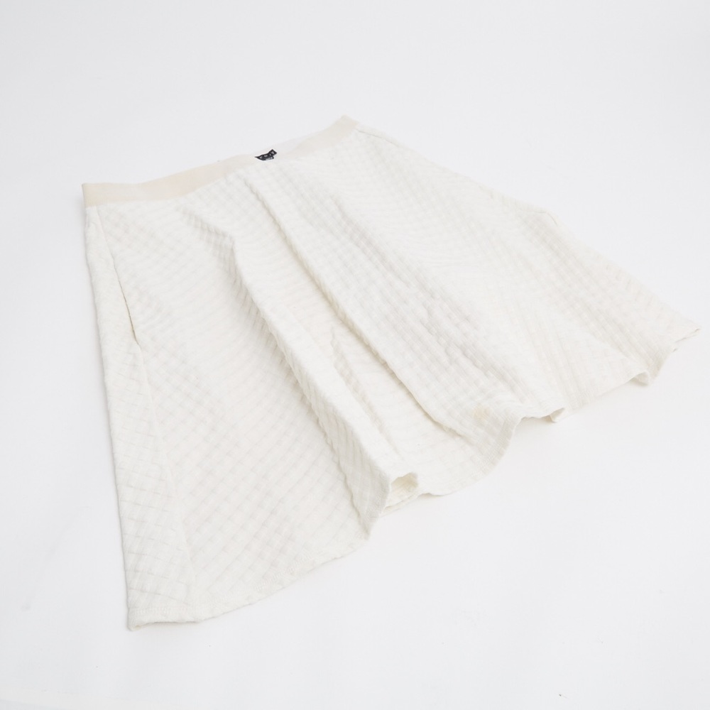Theory White Circle Skirt with POCKETS!